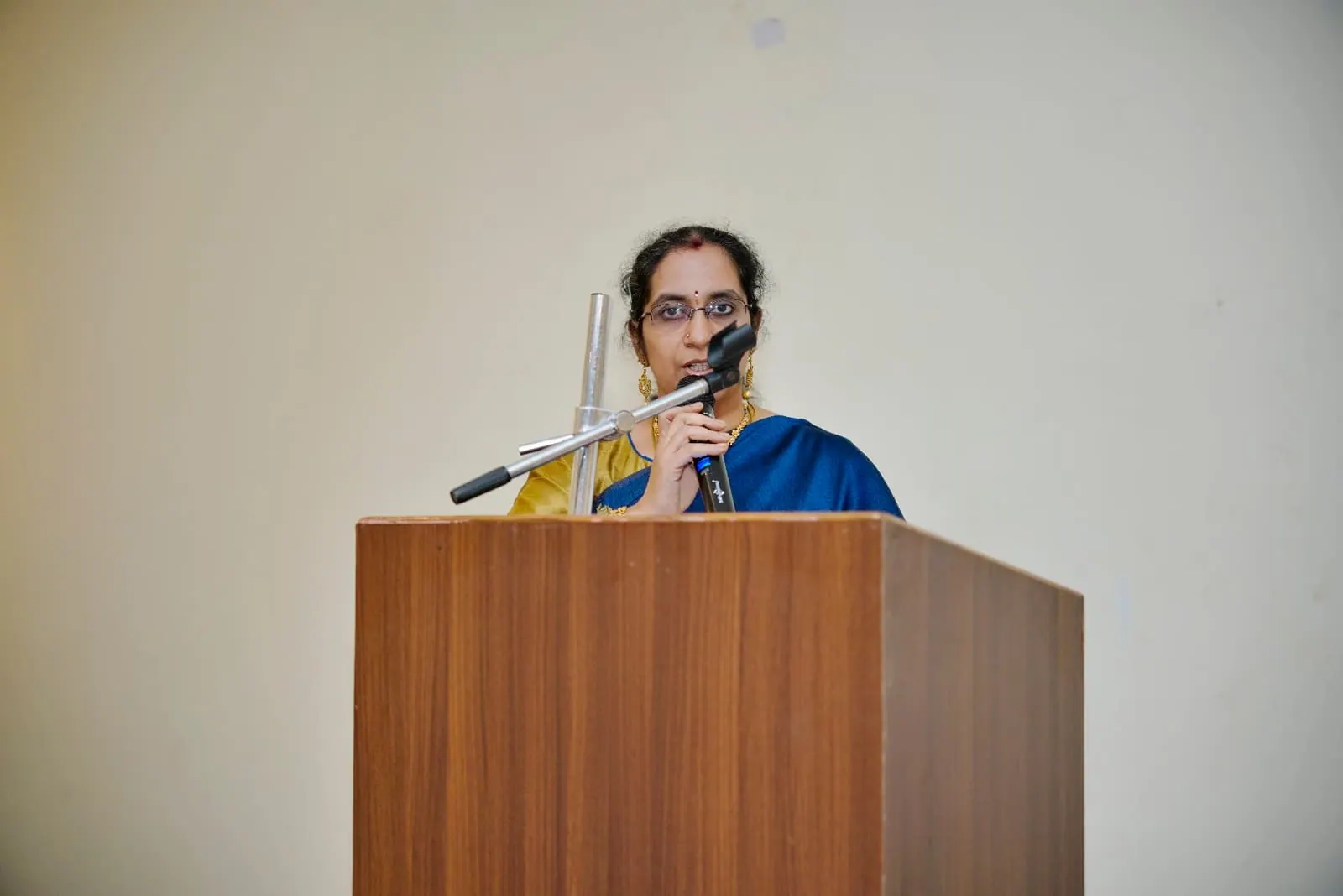 A coach presenting from the podium at HolistiCon 2024