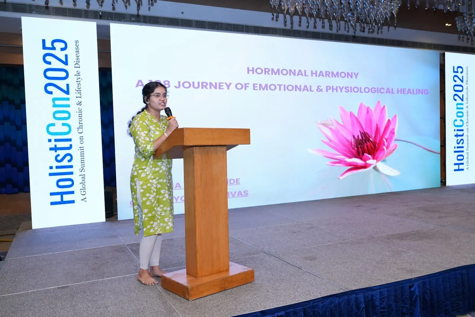 A coach presenting “Hormonal Harmony” at HolistiCon 2025